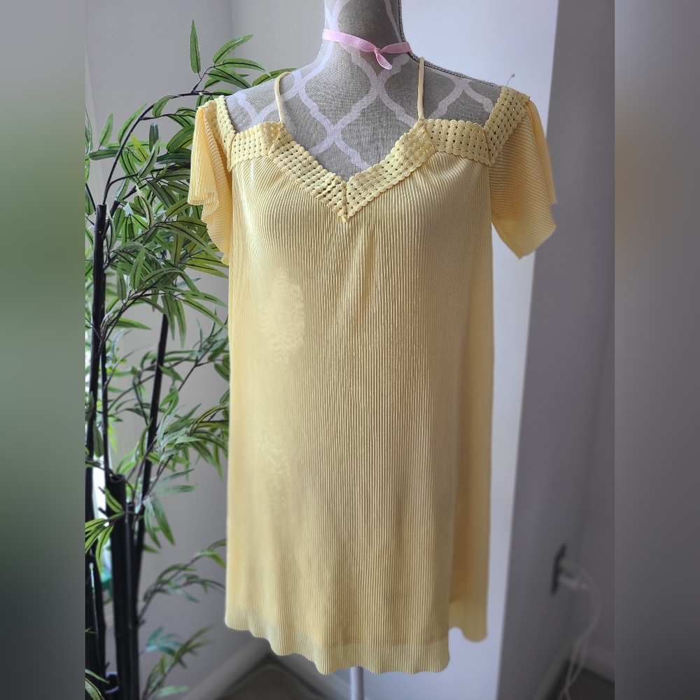 GUESS Off the Shoulder Mini
